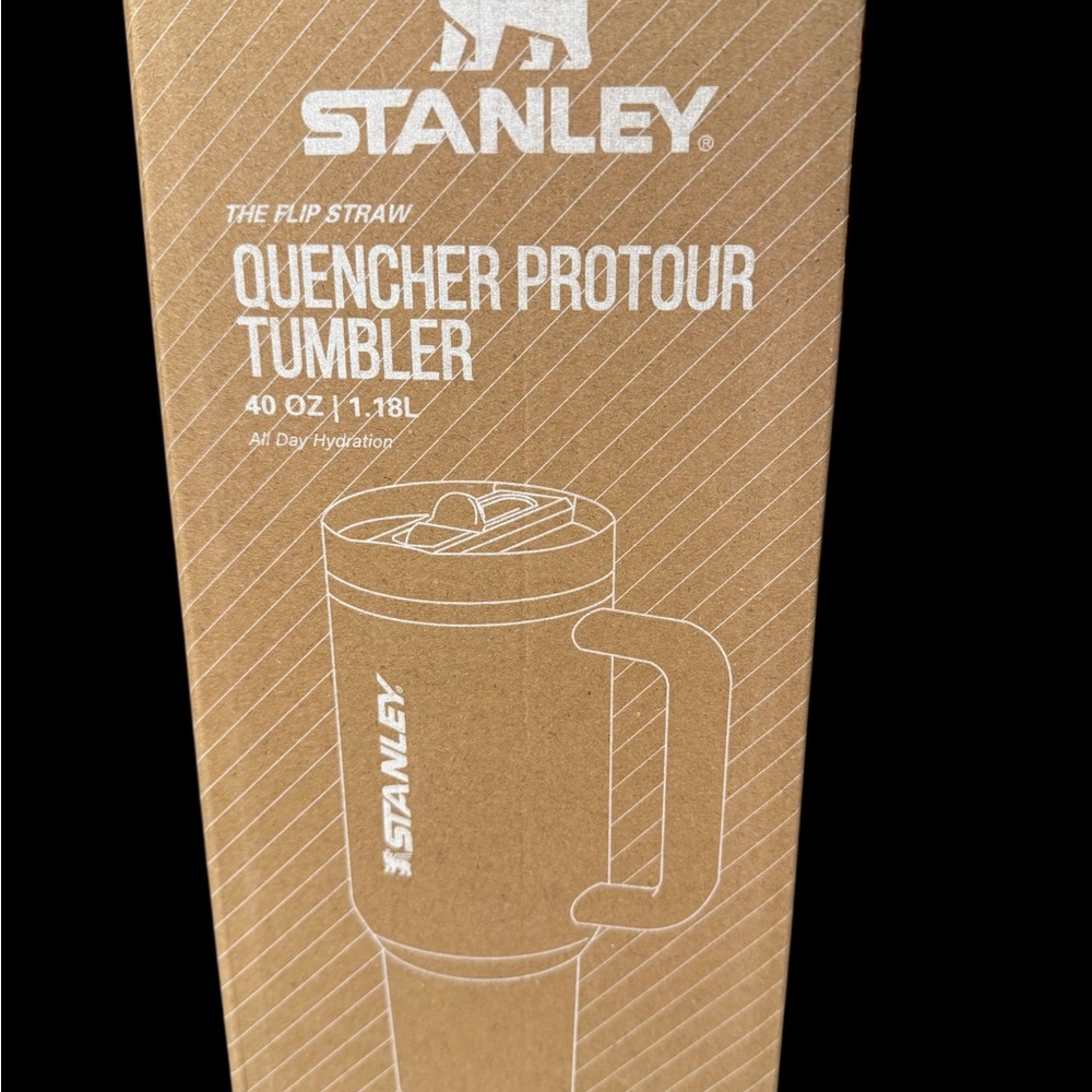 Stanley Flip Straw Quencher ProTour Tumbler 40 oz NIB Black - Picture 3 of 14